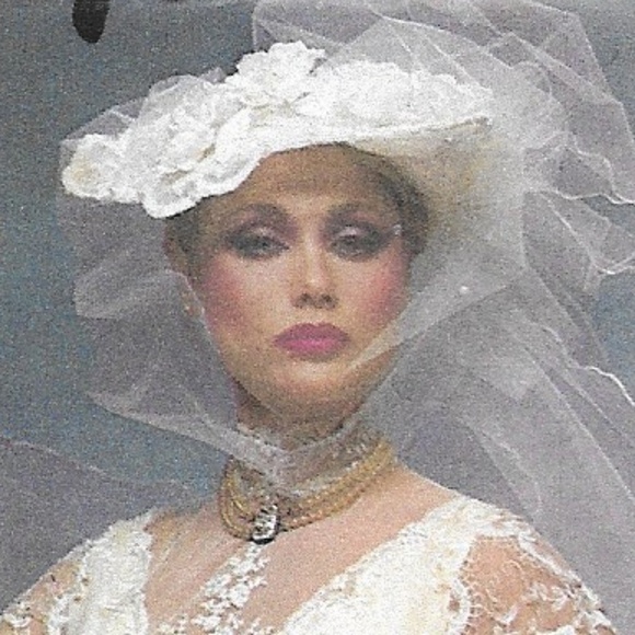 Wedding GOWN & HEADPIECE DESIGNED BY EVE OF MILADY - Picture 4 of 9